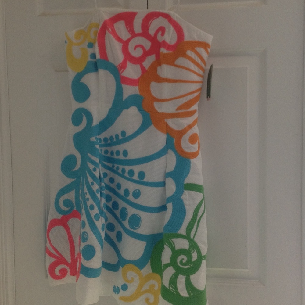 Lilly Pulitzer gorgeous dress.